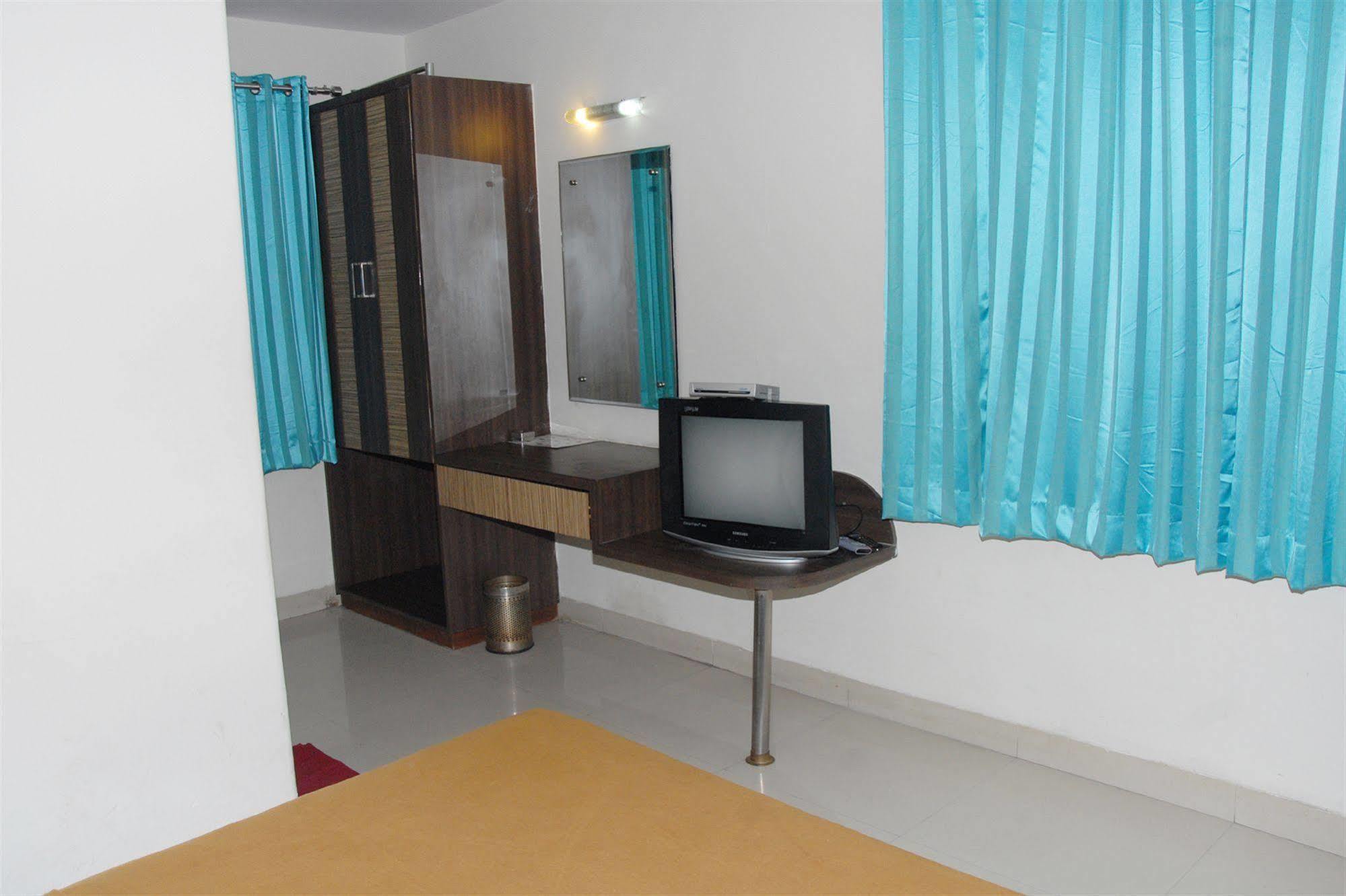 Enzo International Hotel 2*