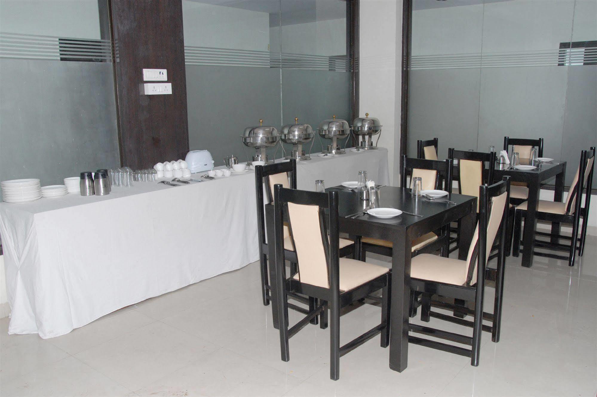 Enzo International Hotel 2*