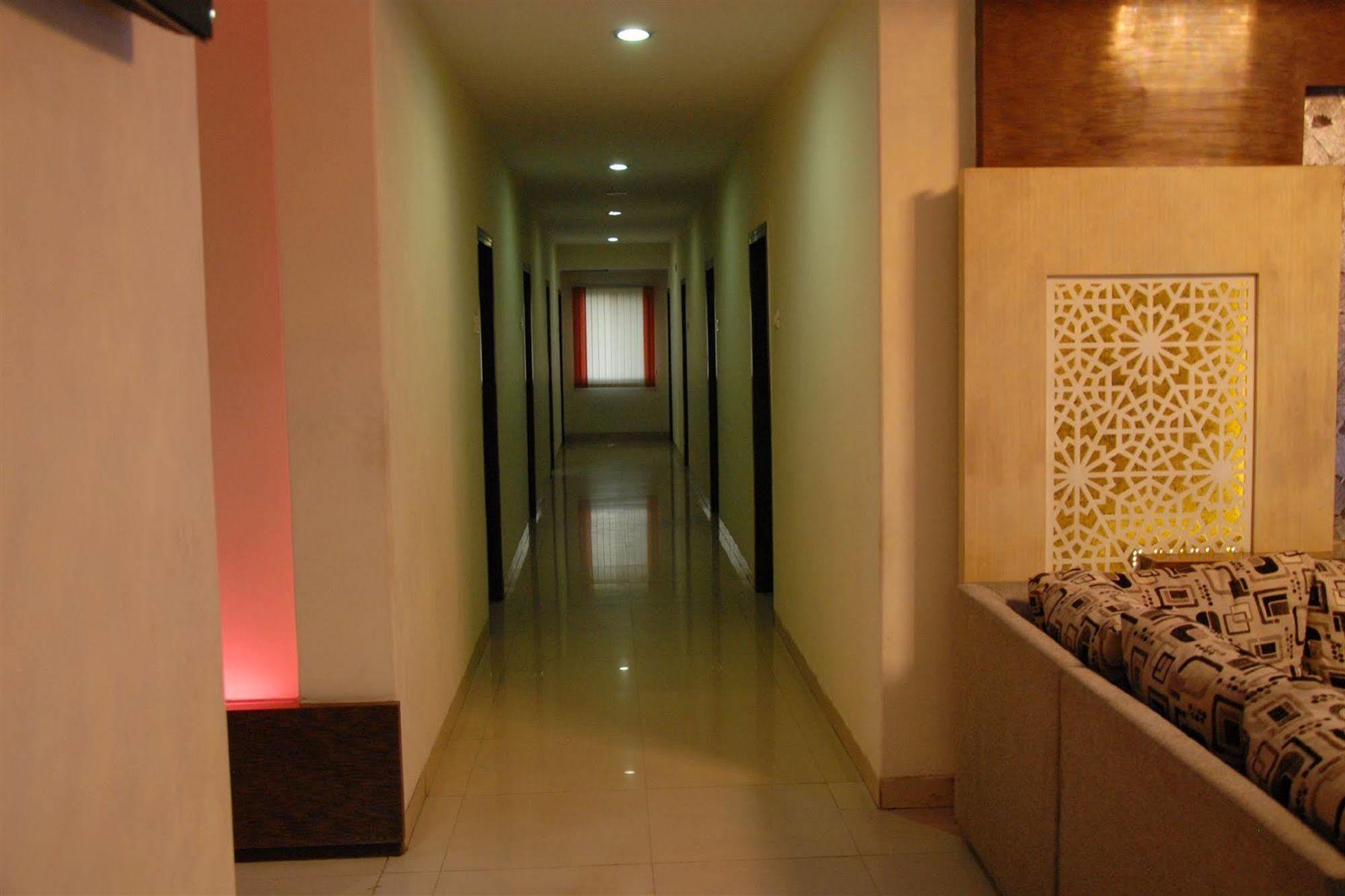 Enzo International Hotel 2*