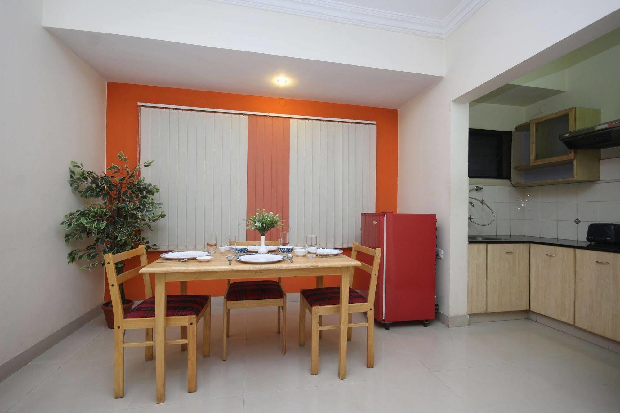 Hotel Oyo 5934 Lokaz 3*