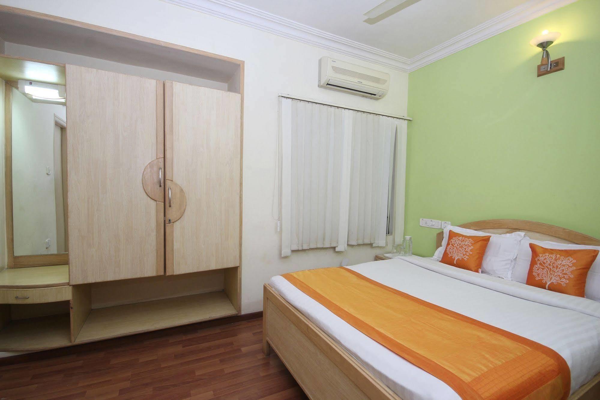 Hotel Oyo 5934 Lokaz