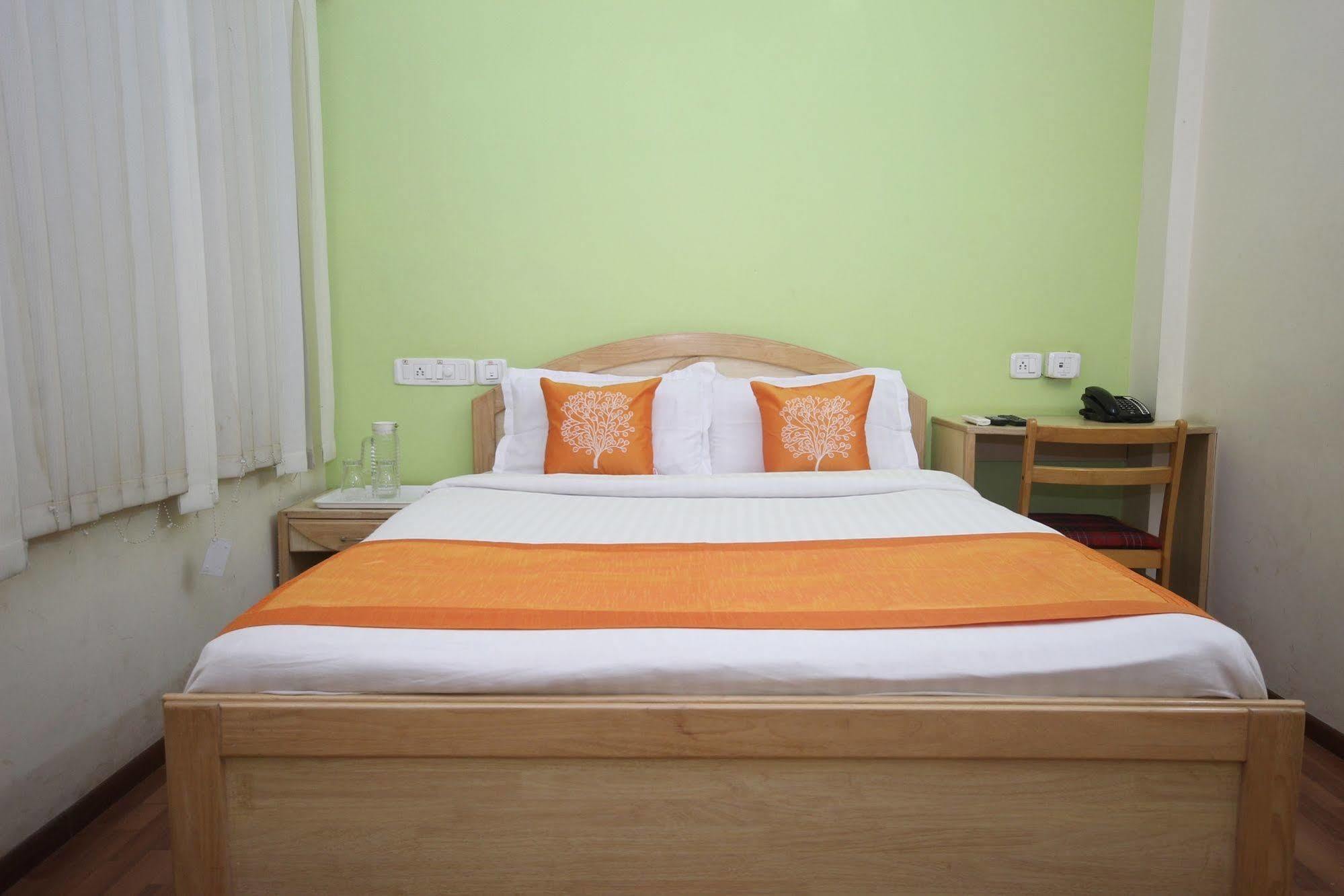 Oyo 5934 Lokaz Hotel Bangalore