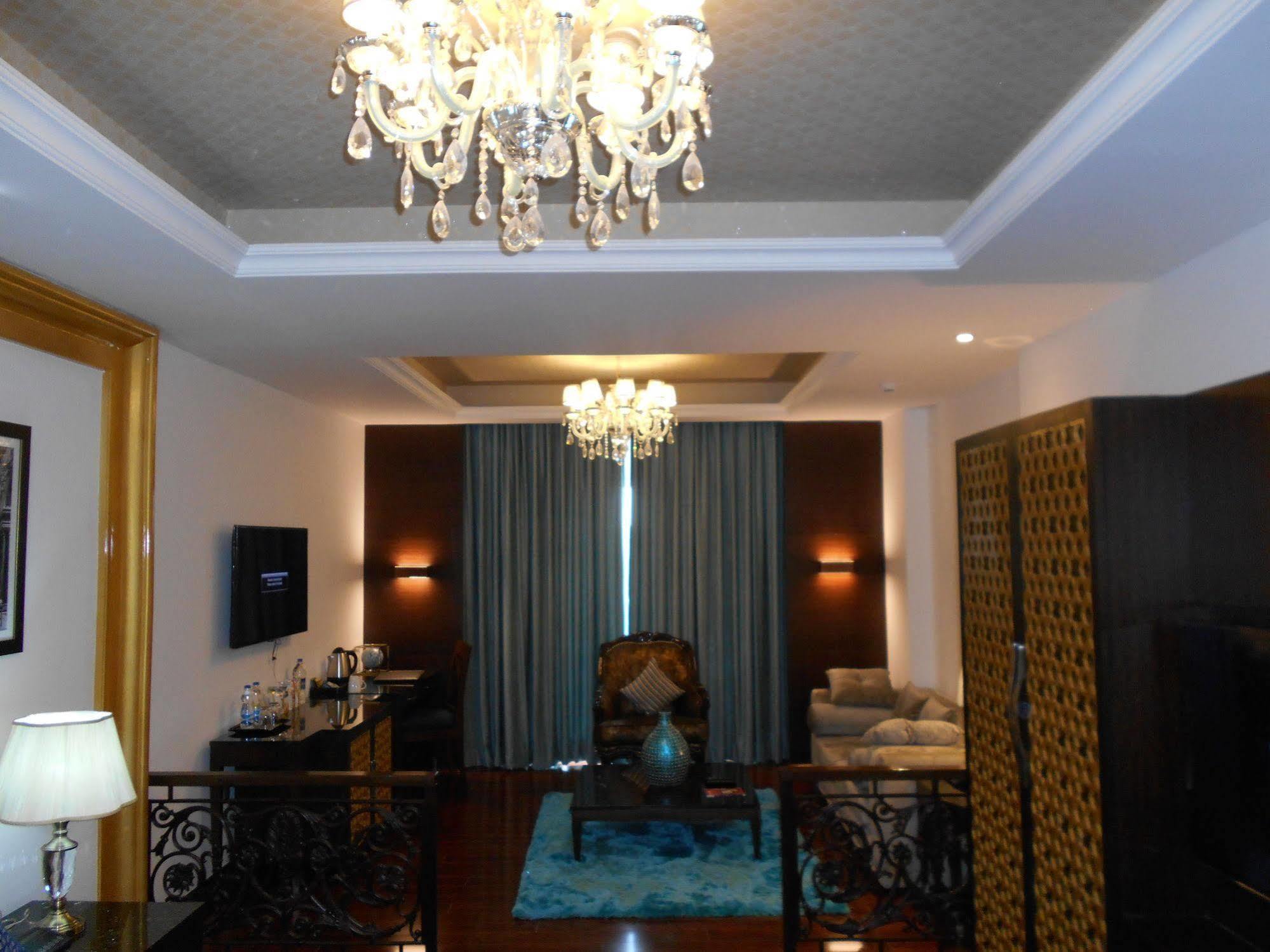 La Marvella, Hotel