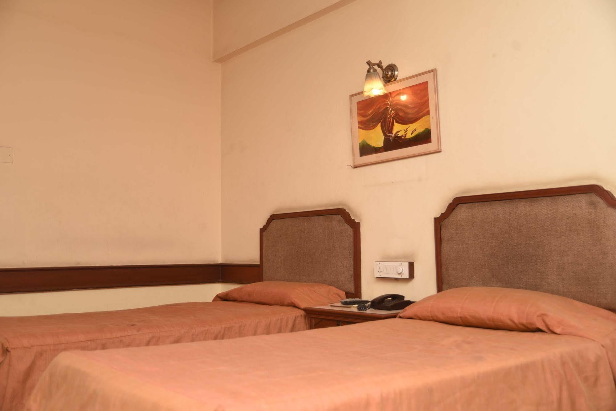 Maurya Hotel 3*