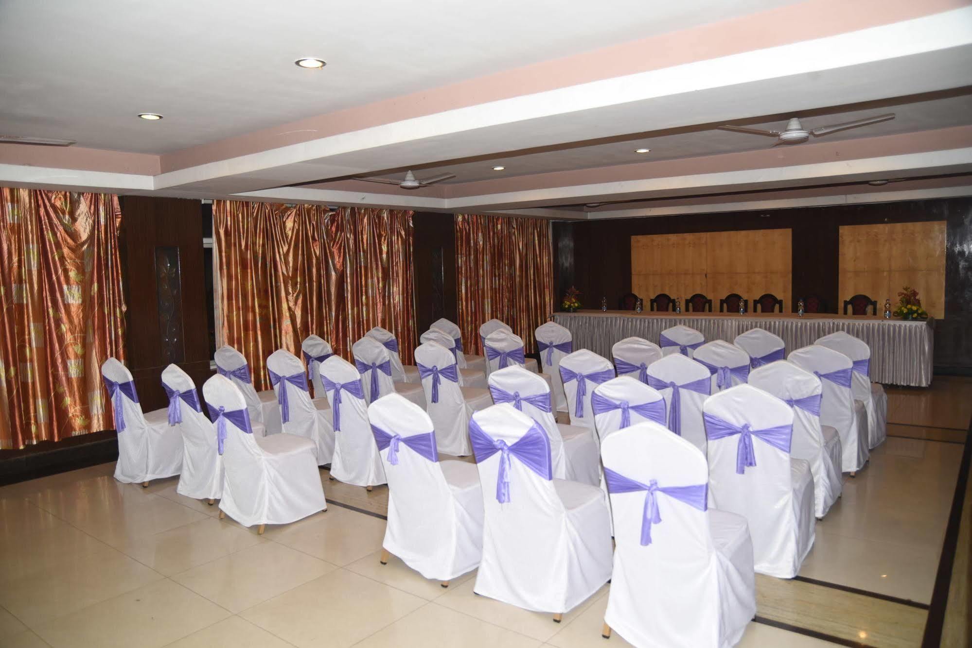 Hotel Maurya 3*