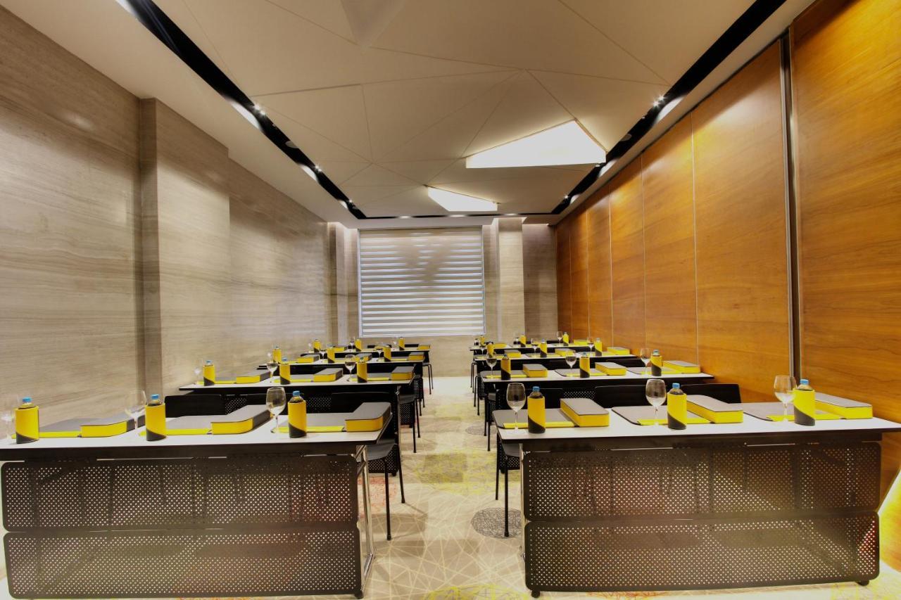 Hotel Radisson Center Bangalore
