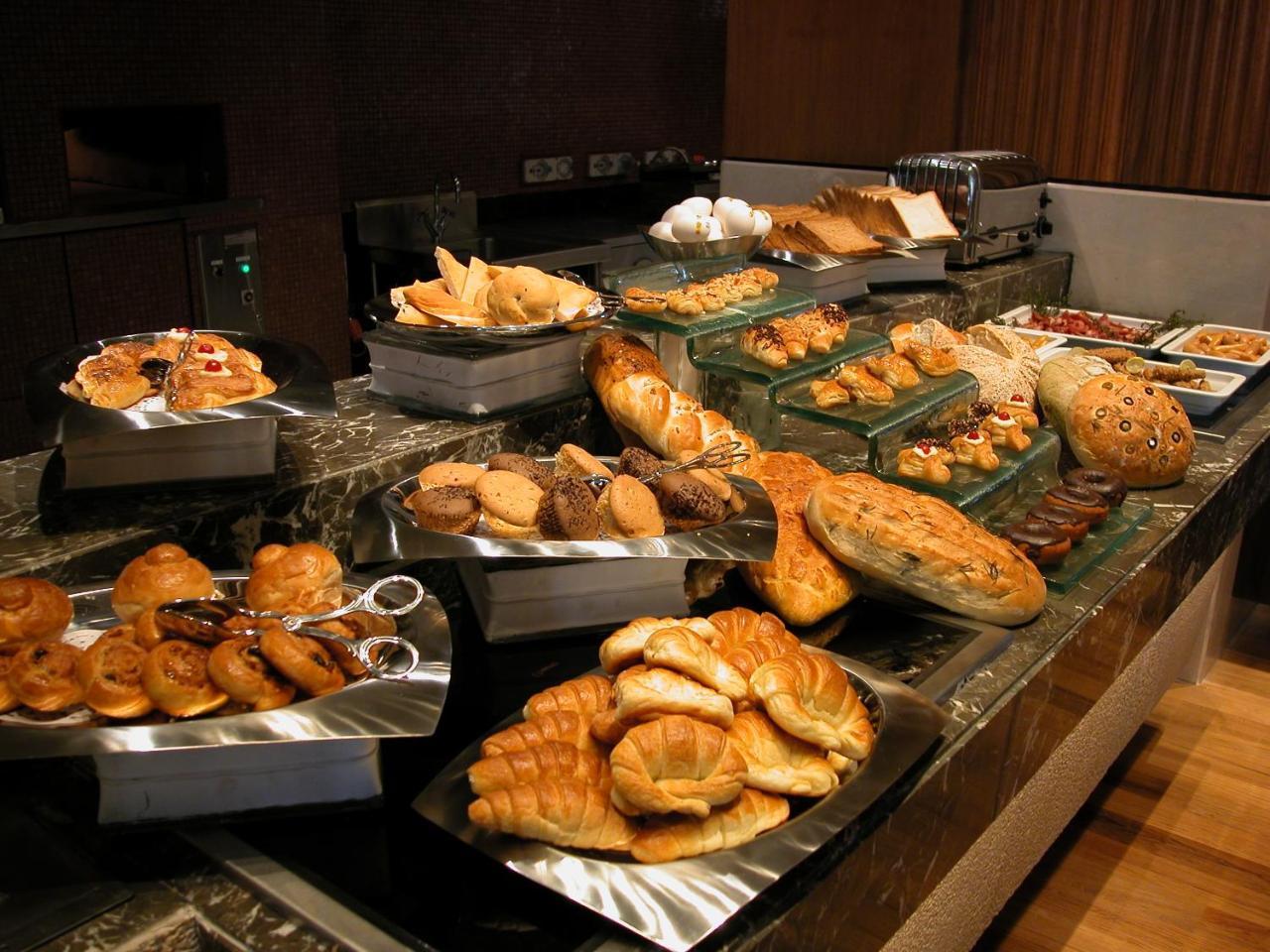 Resort Taj West End 5*