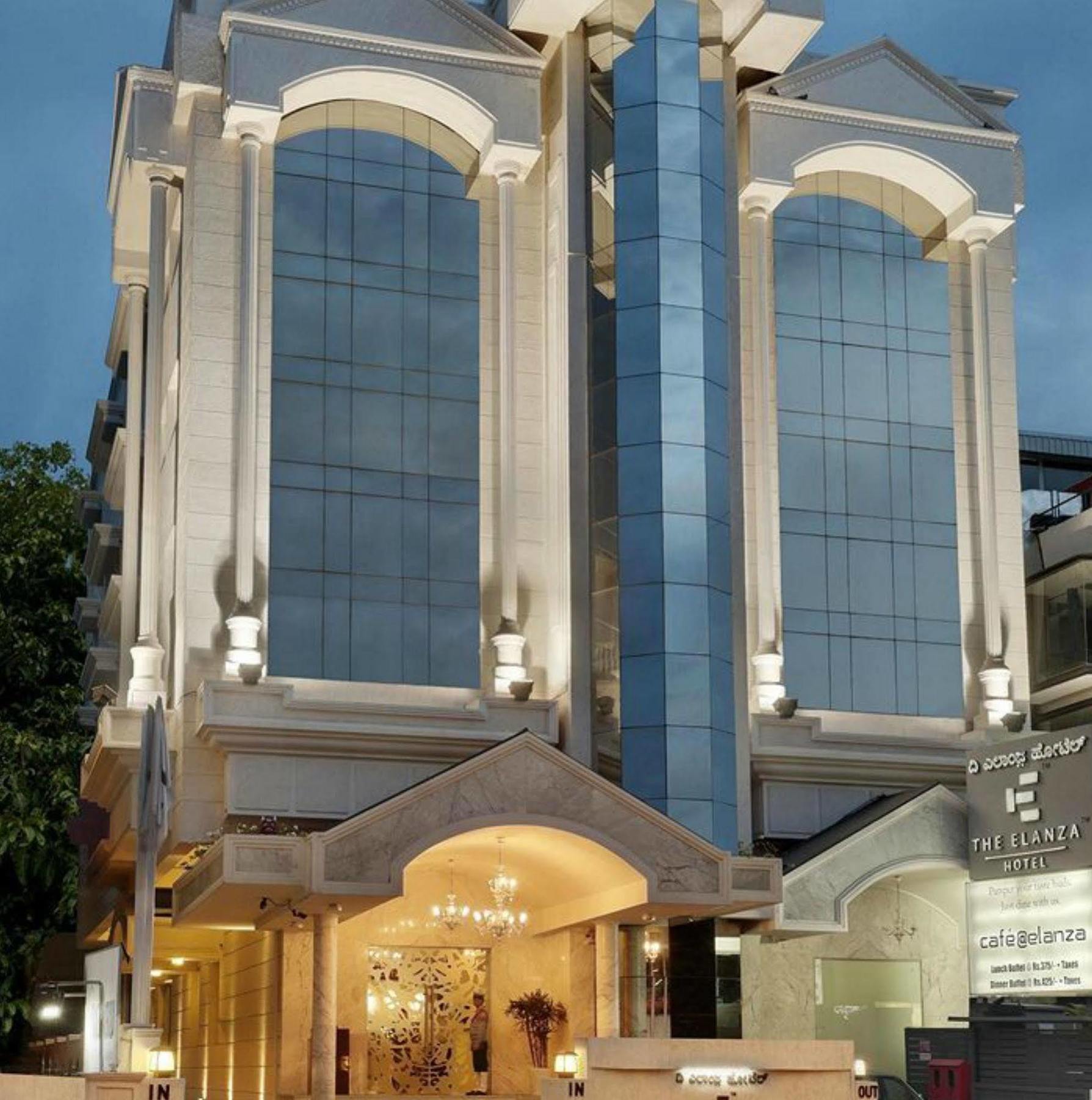 The Elanza Hotel, Hotel