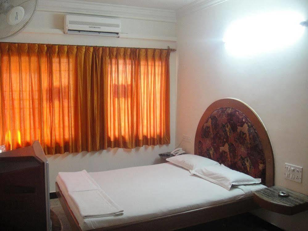 Chinna's Residency Hotel