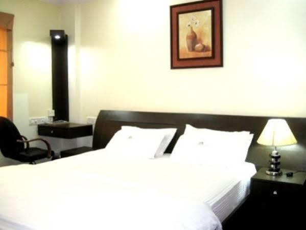Lotus Hotel 2*