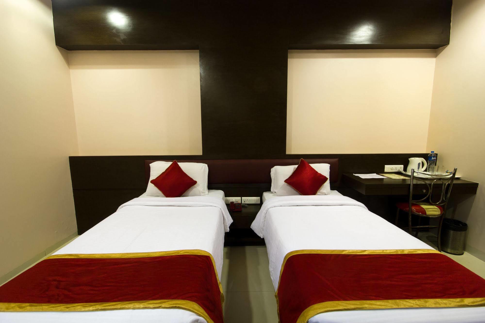 Hotel The Grand Continent 3*