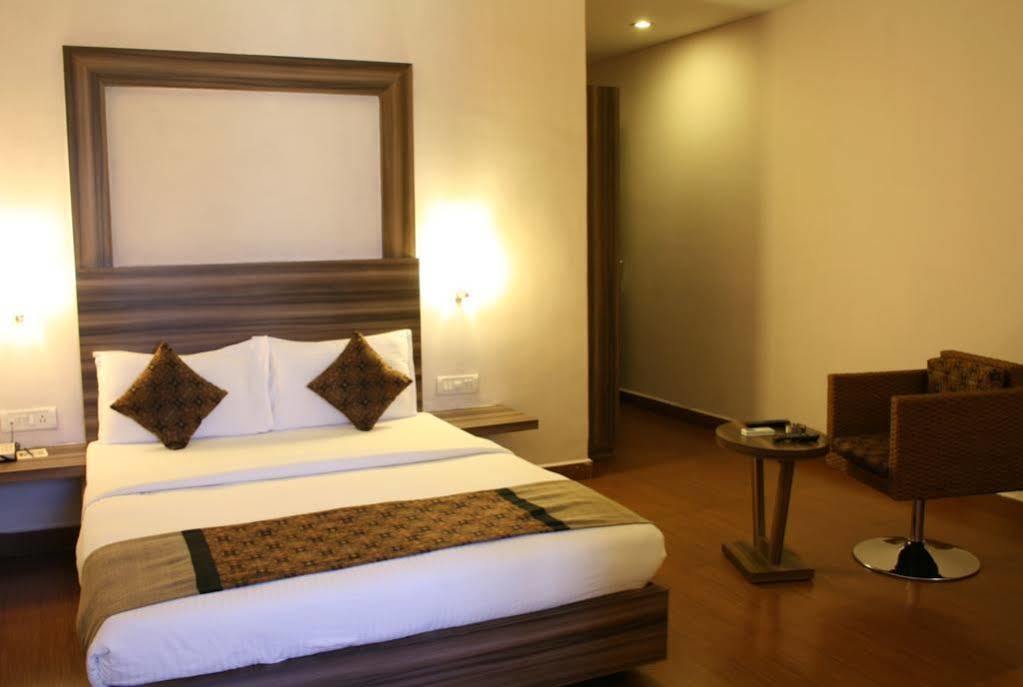 Hotel La Sara Comforts 3*