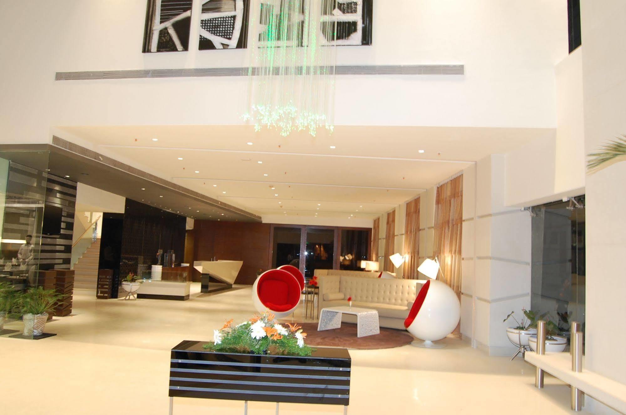 The Pride Hotel, 4*
