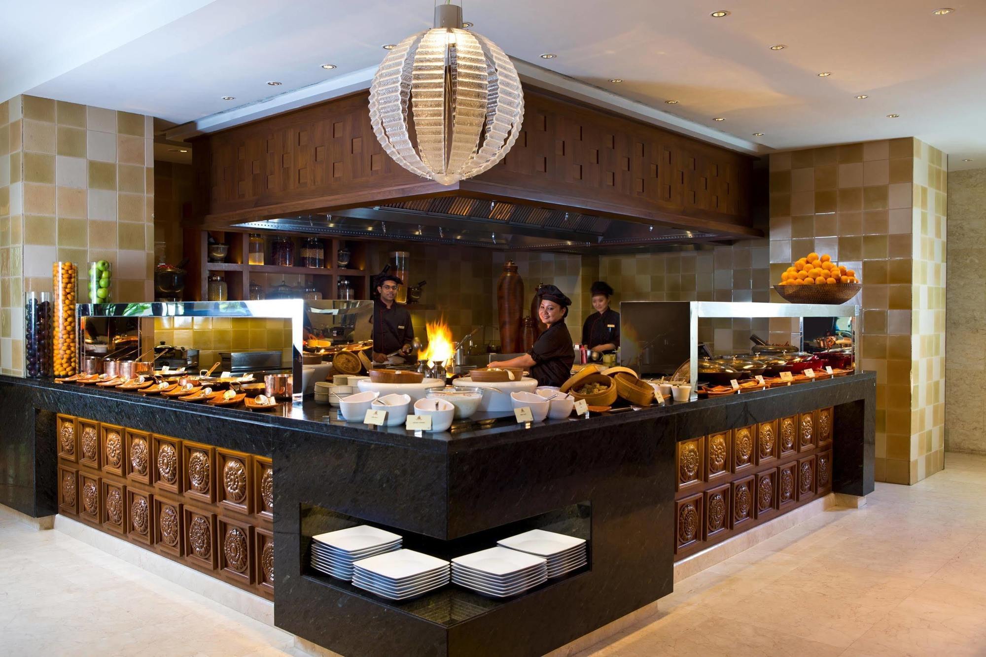 The Leela Palace 5*