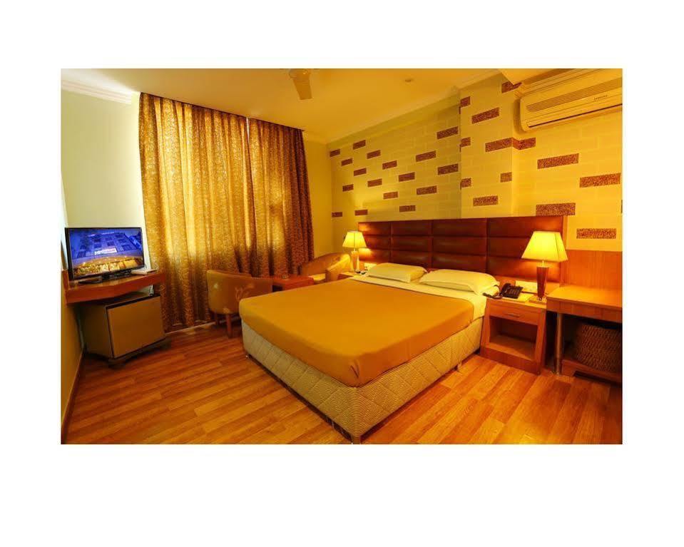 Oyo 9925 The Ocea International Bangalore
