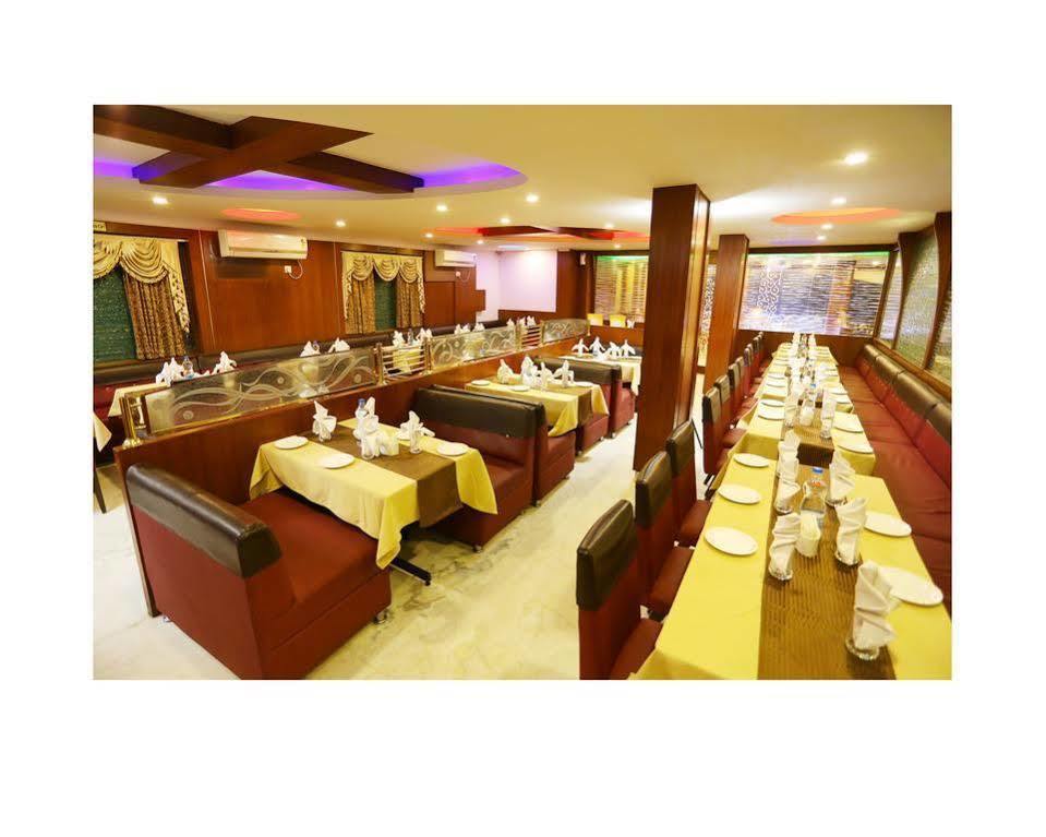 Hotel Oyo 9925 The Ocea International 3*