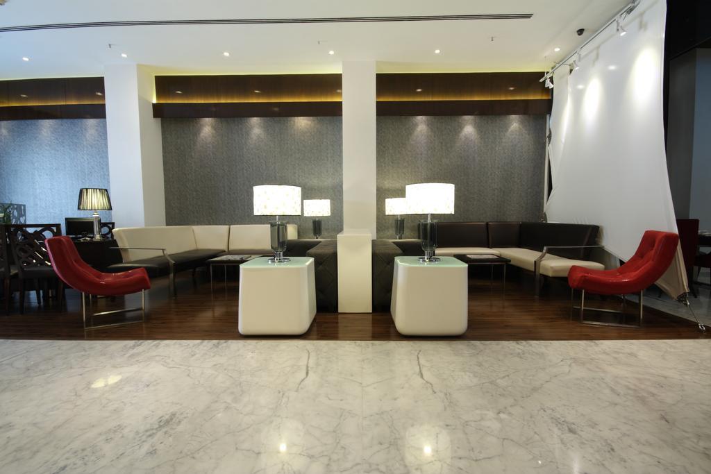 The Elanza Hotel, Hotel