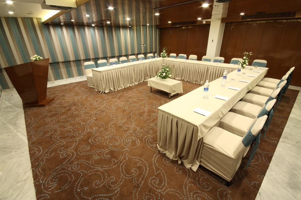 The Elanza Hotel, Hotel