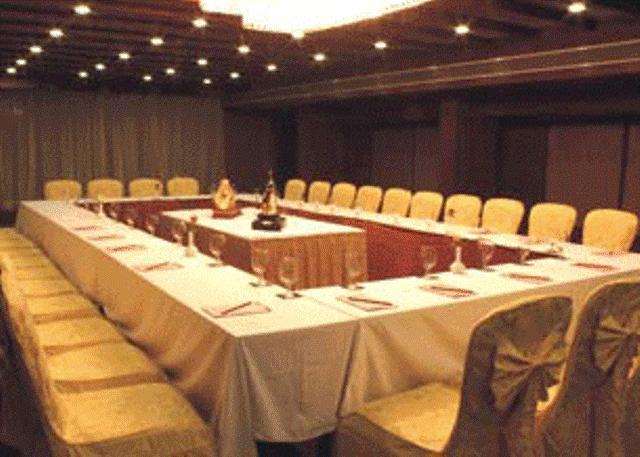The Shelton Grand Hotel 3*