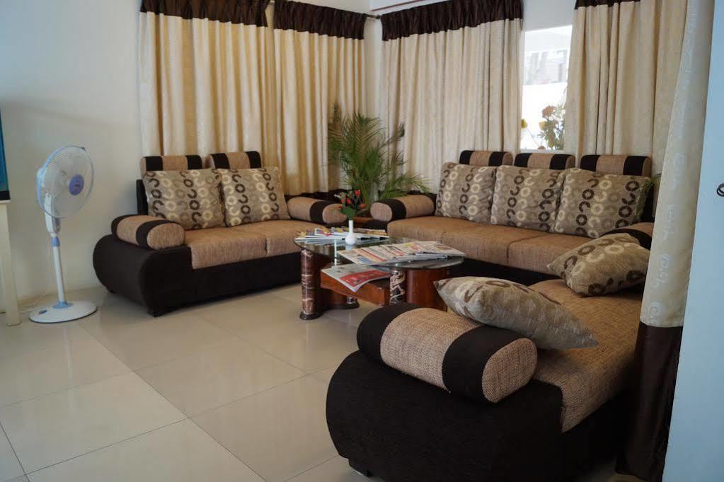 Hotel Raj Comforts -golf View Bangalore