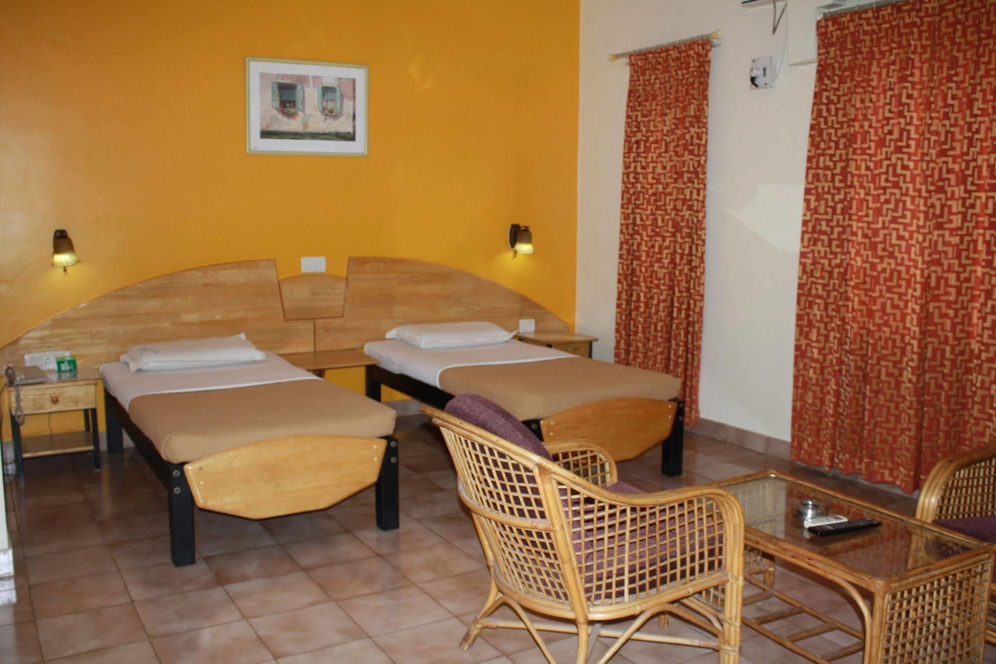 Tom'S Hotel 3*