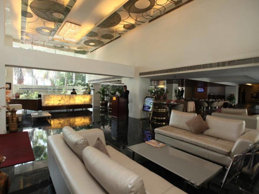Monarch Luxur - Infantry Road Hotel 4*
