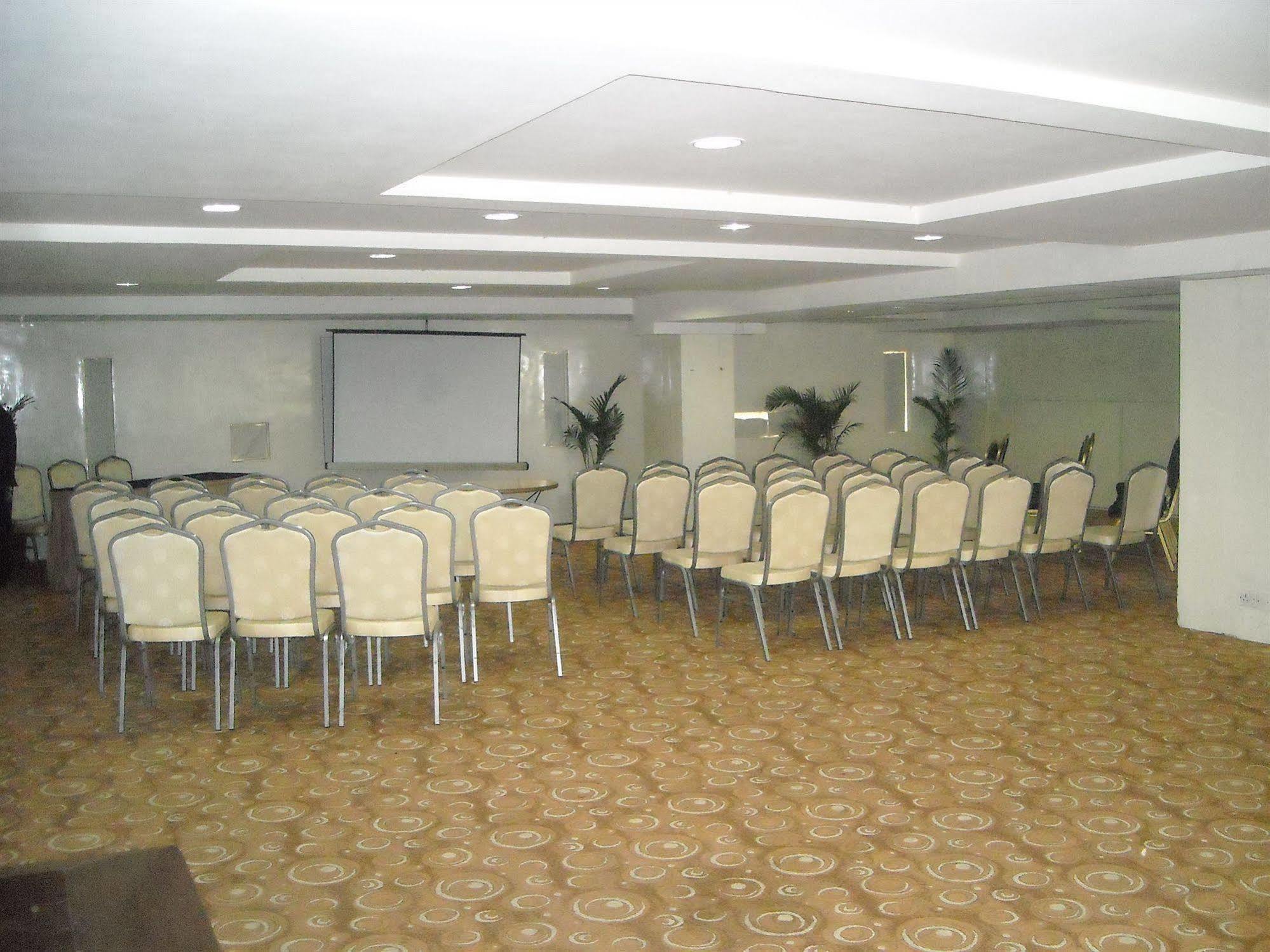 Monarch Luxur - Infantry Road Hotel Bangalore