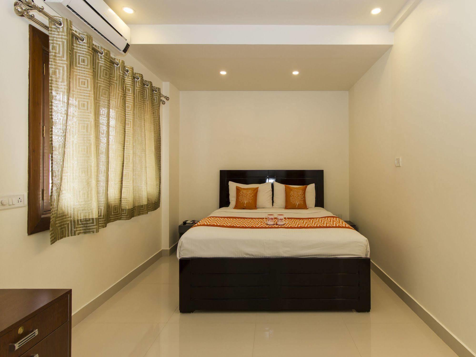 Eyrie Service Apartments Guest house