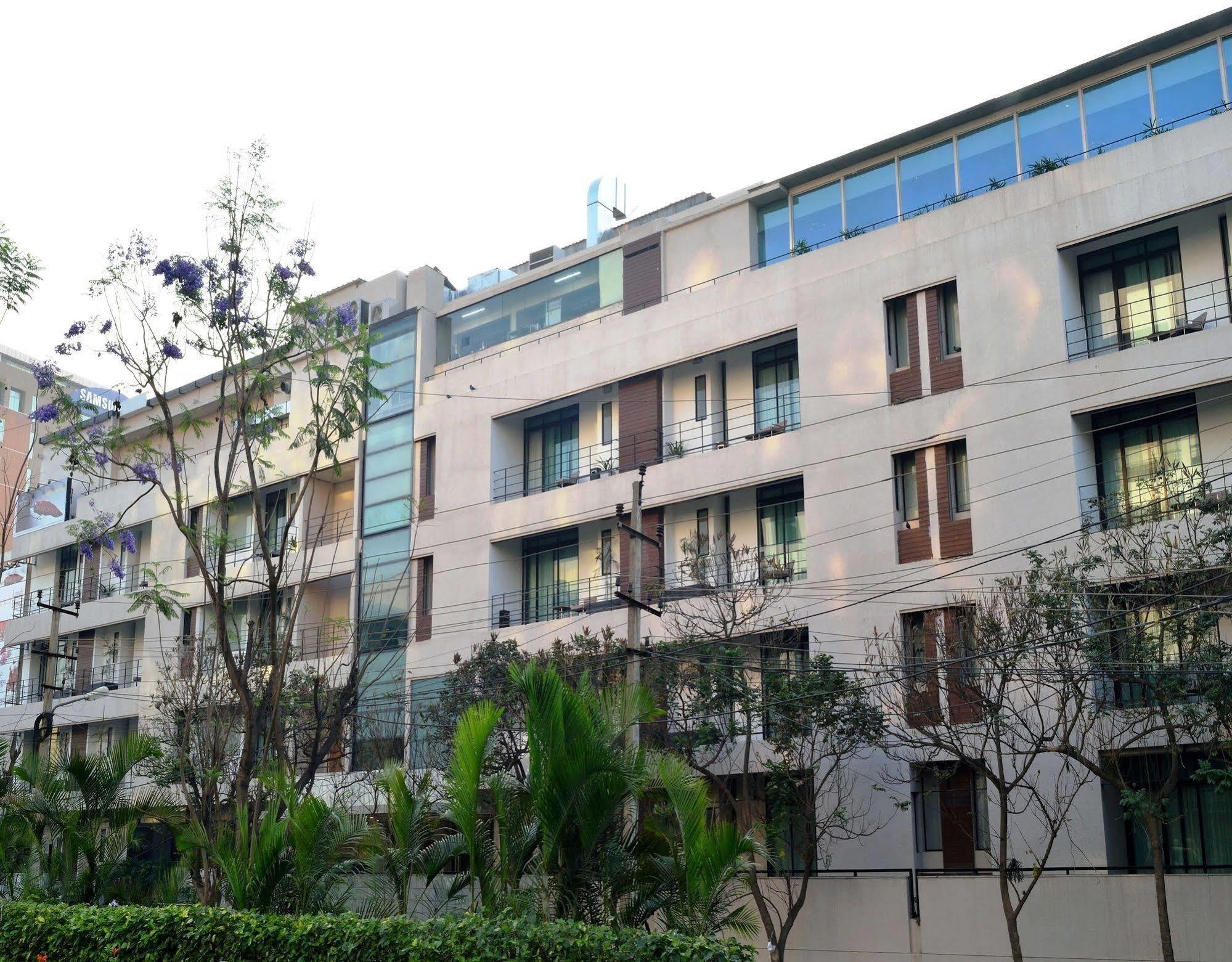 Hotel Sarovar Portico Outer Ring Road 4*