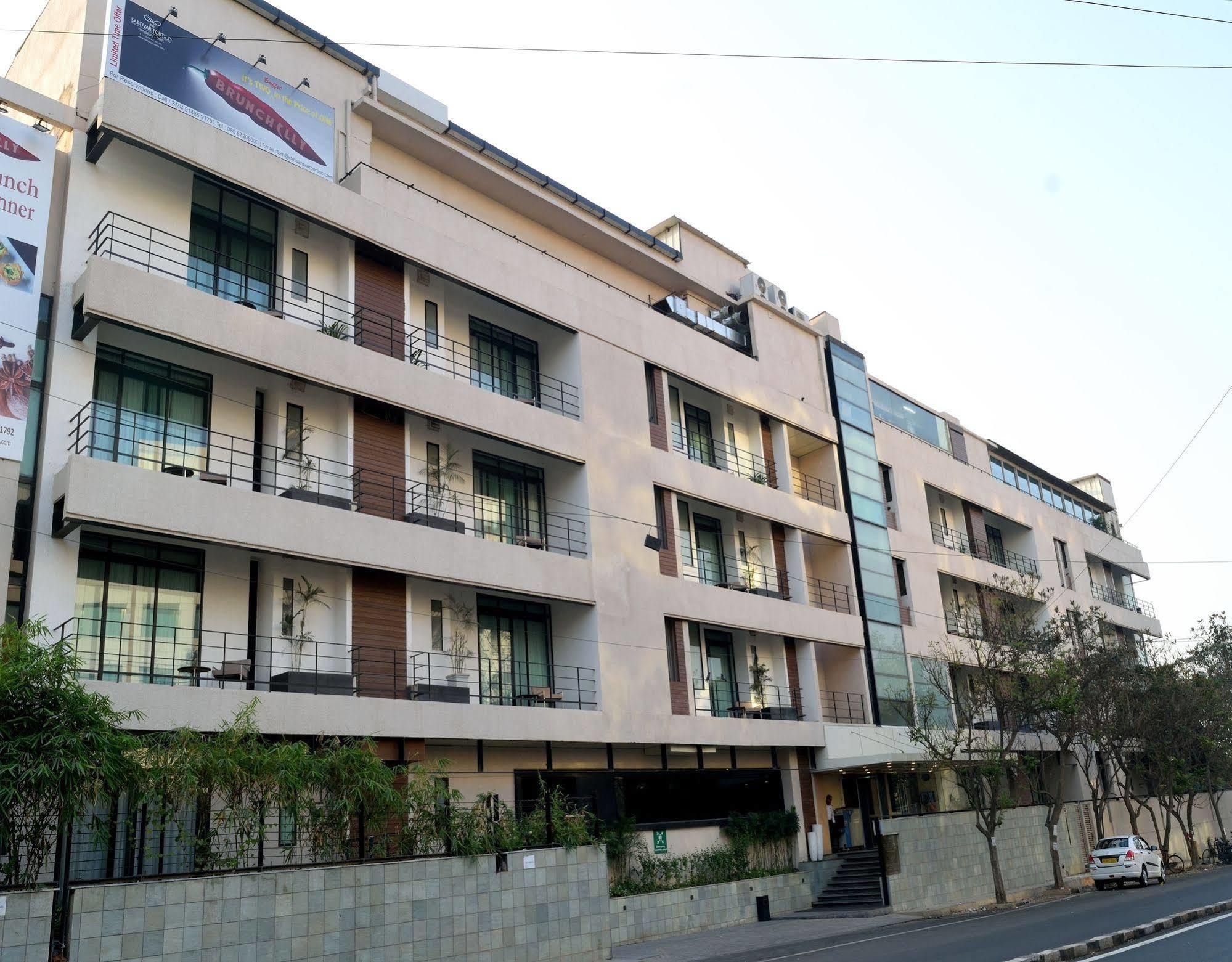 Hotel Sarovar Portico Outer Ring Road 4*