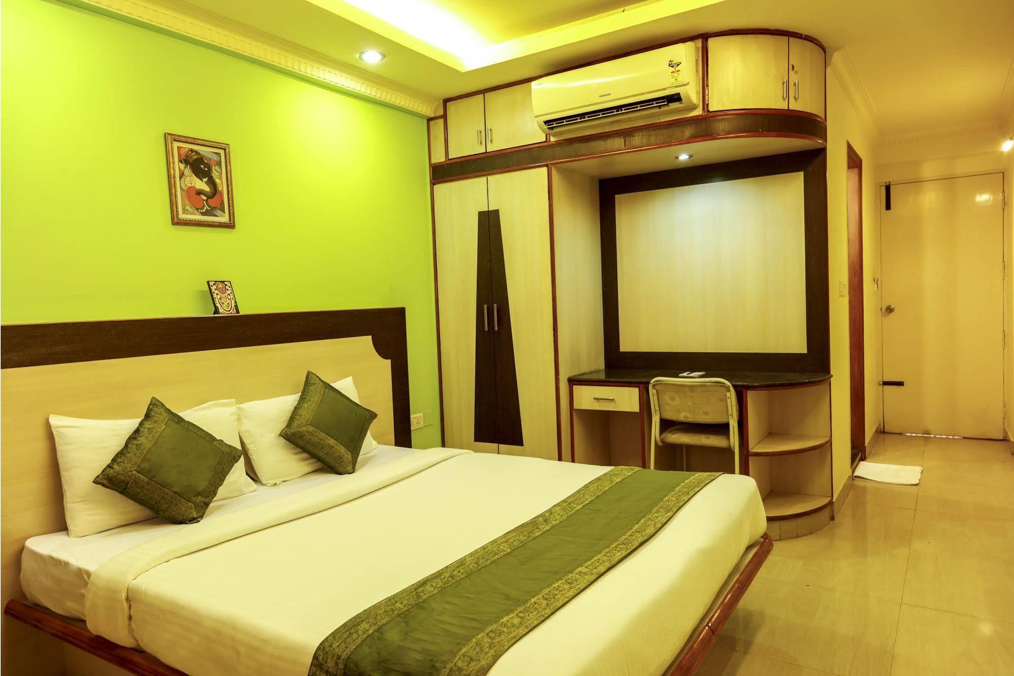 Hotel Treebo Trip Grand Regency 3*