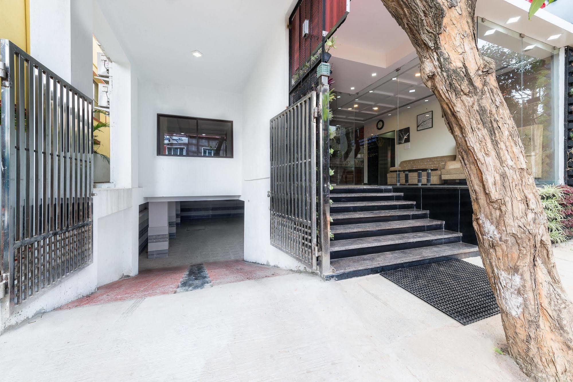 Treebo Greenwood Premier Suites, Old Airport Road Hotel