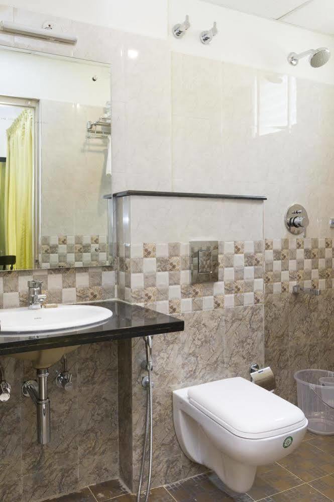 Hotel Oyo Premium Iisc New Bel Road Bangalore