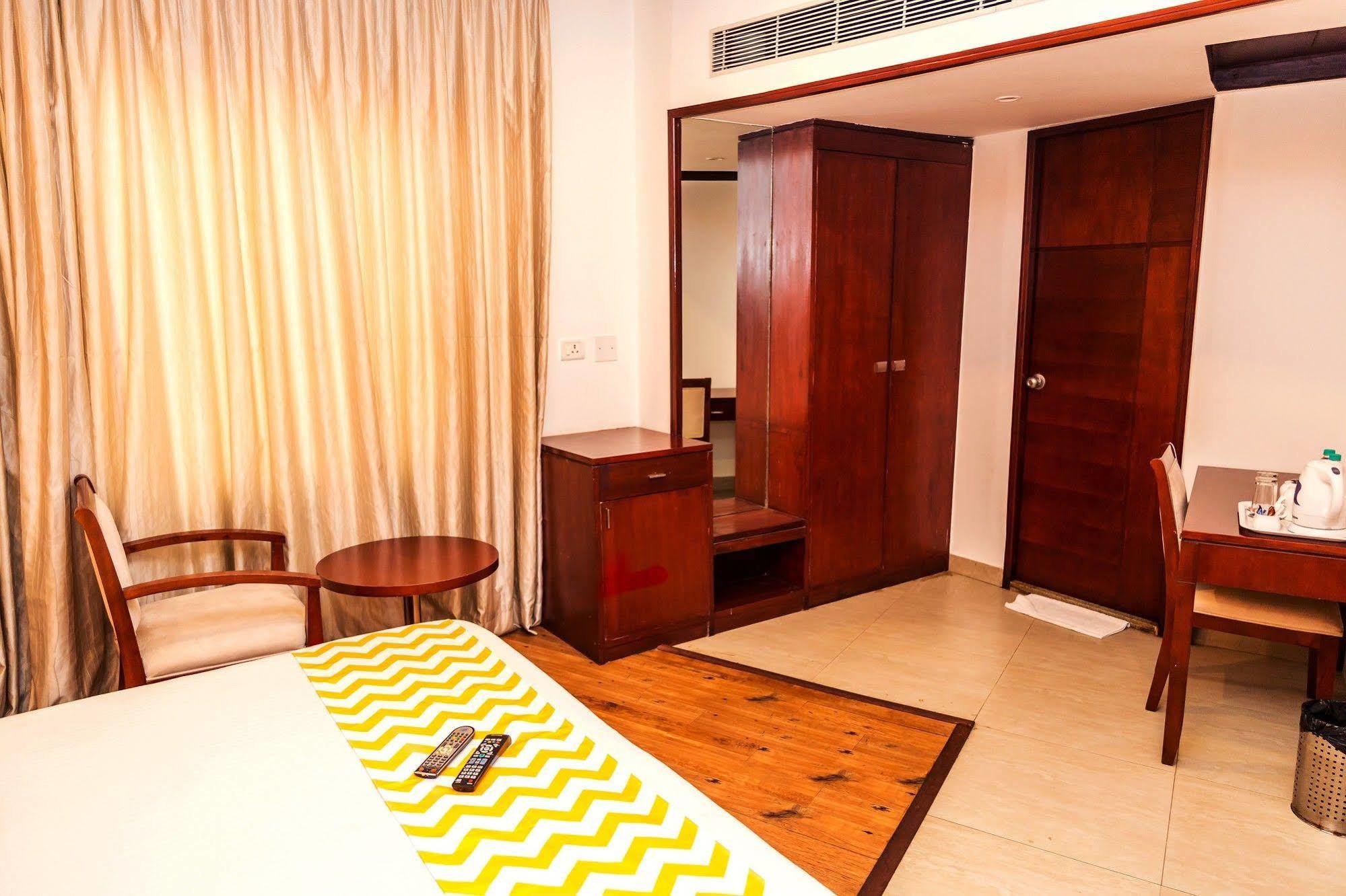 Hotel Lotus Park *
