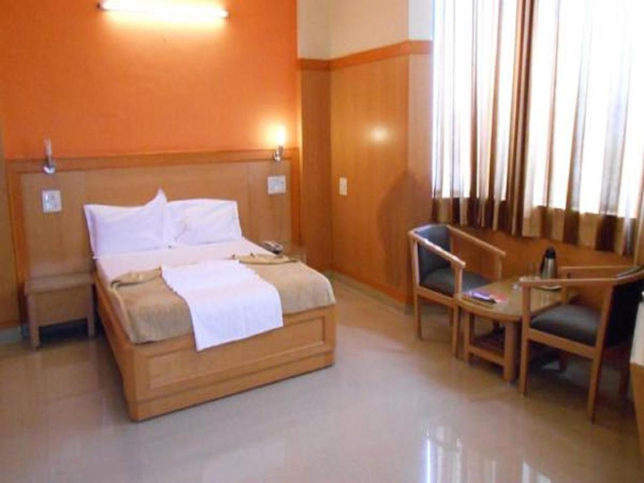Hotel Shreyas Residency 4*