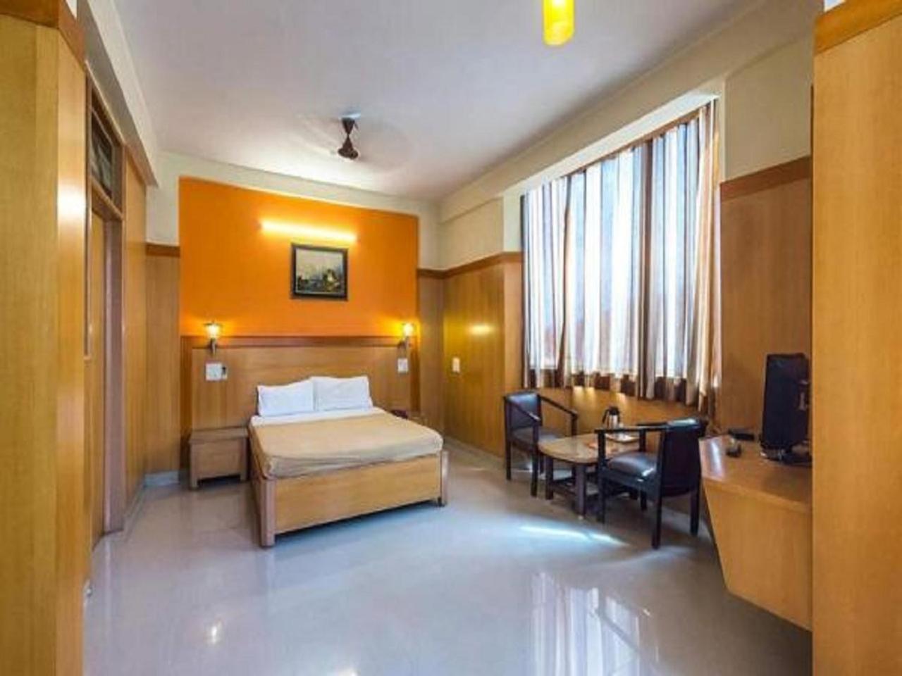 Shreyas Residency 4*
