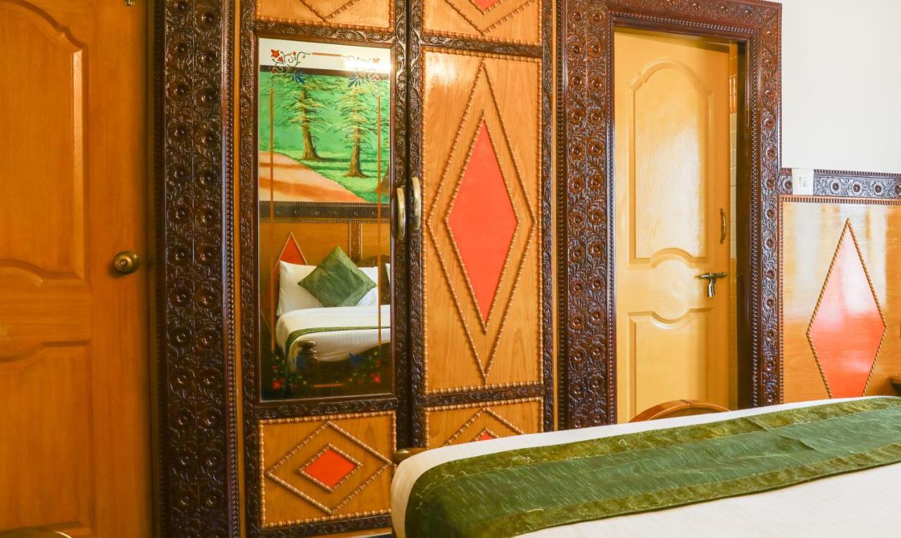 Treebo Nava Nidhi Comforts Hotel 3*