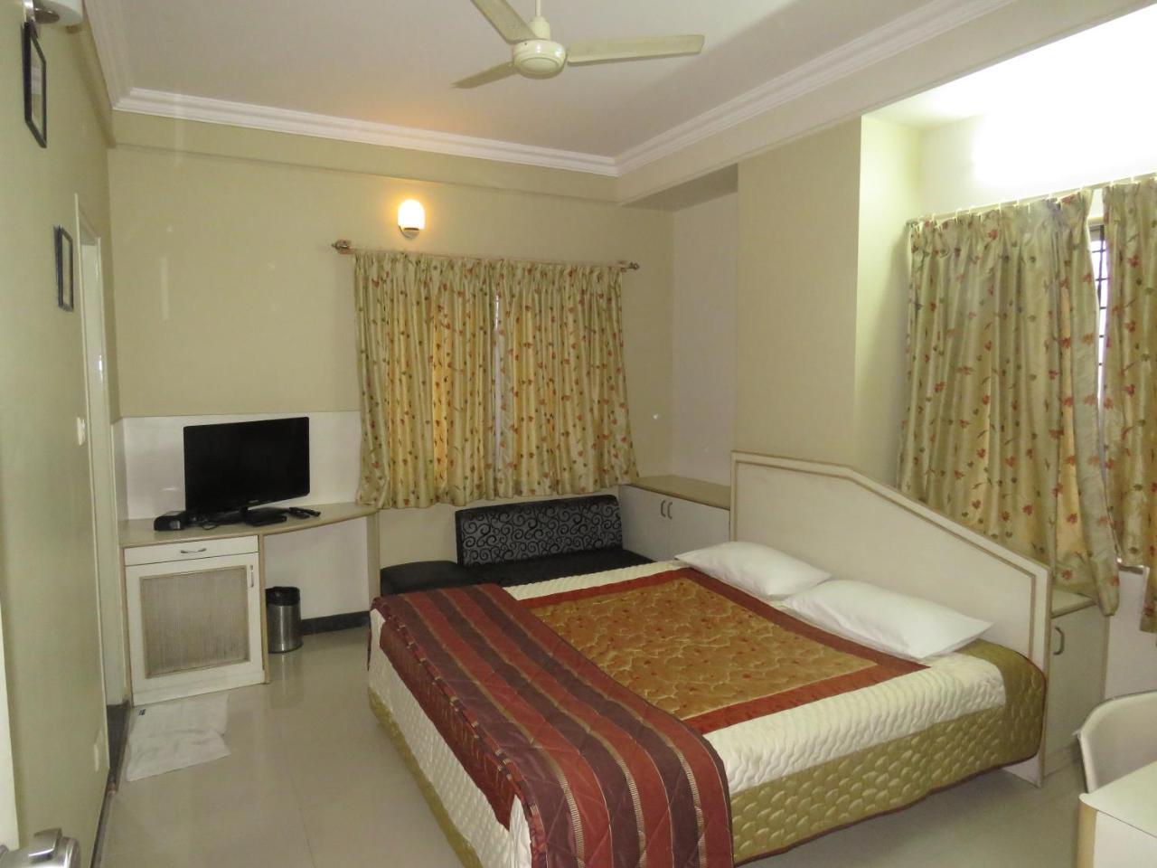 Hotel The Corporate Comforts 3*