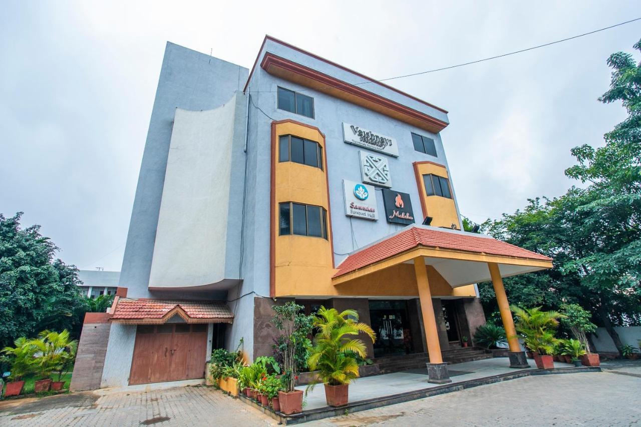 Oyo 18762 Vaishnavi Residency Hotel 3*
