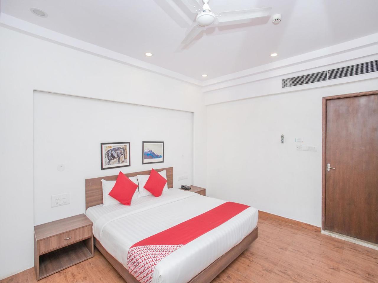 Hotel Oyo 1350 Sherwood Suites-2