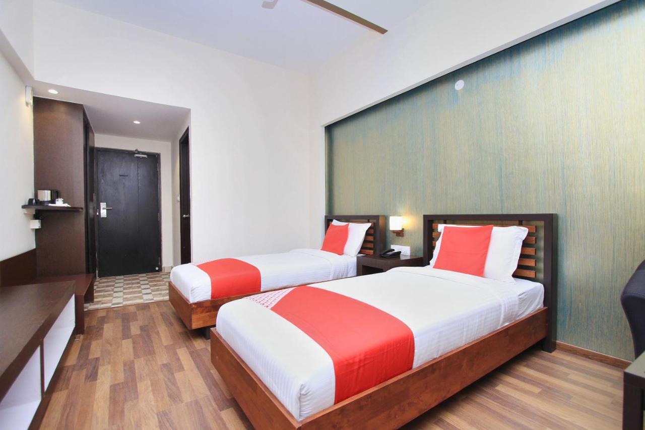 Capital O 13090 Astor Hotel