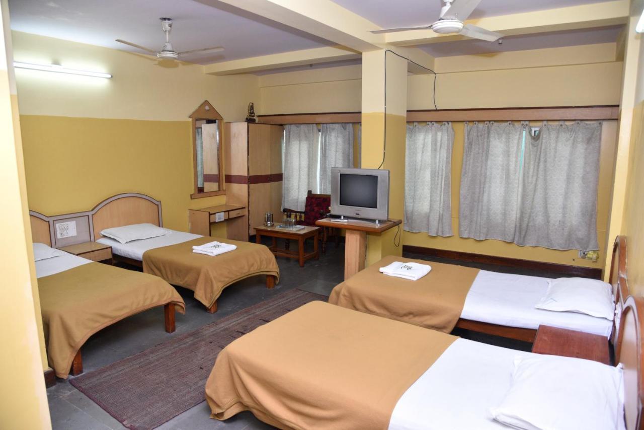 Guest house S S Residency Sr Nagar Kanteerava Stadium Mallya Hospital Vfs Global Tech Park 3*