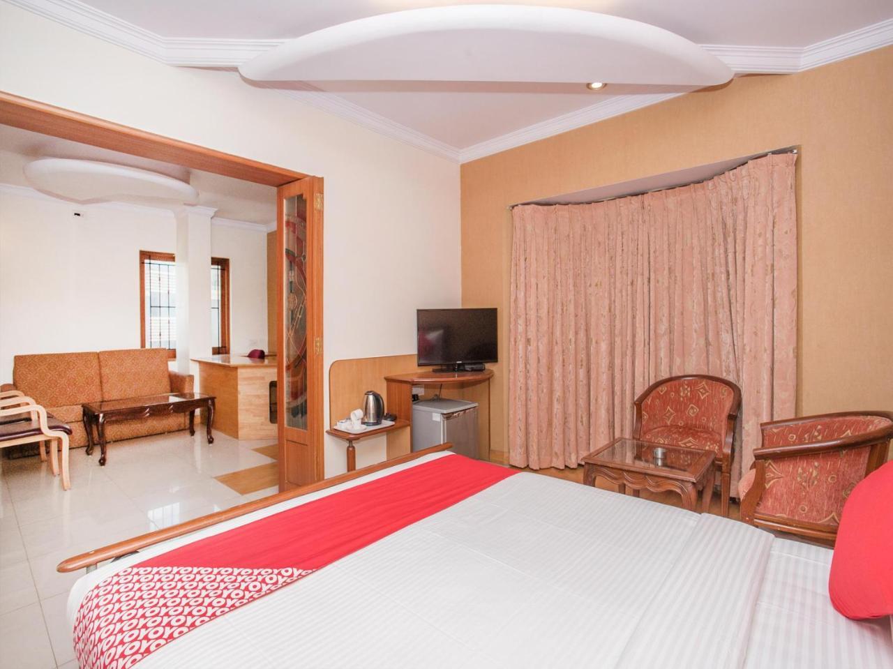 Oyo 373 Hotel Grand Inn Hotel 3*