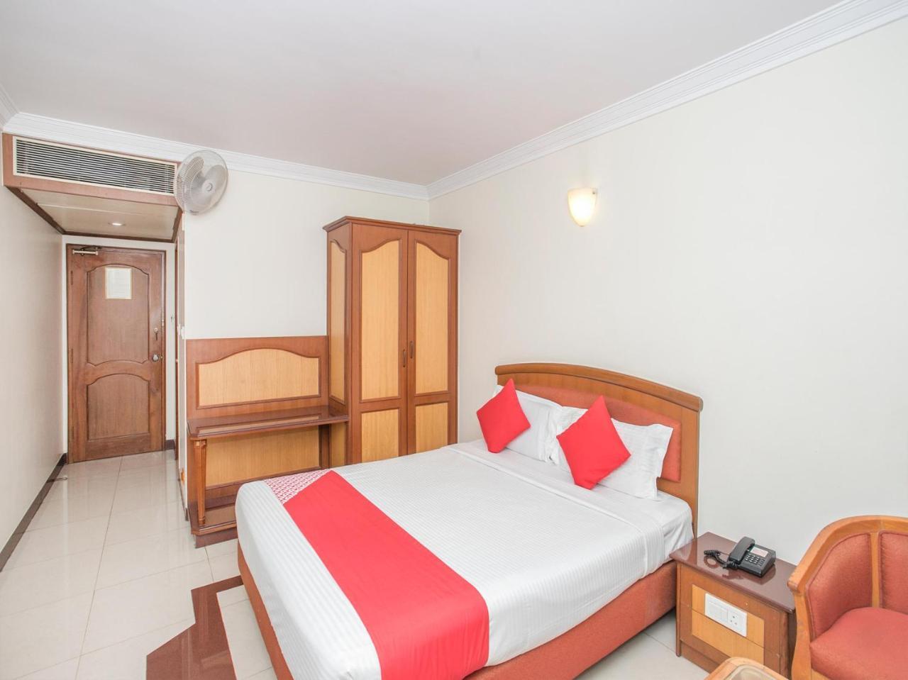 Hotel Oyo 373 Hotel Grand Inn 3*