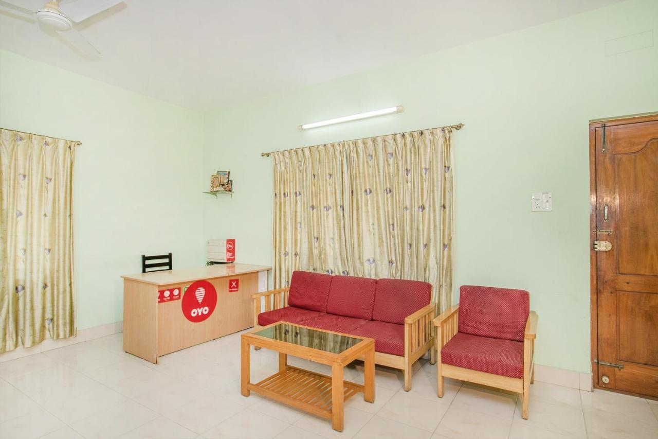 Oyo 11592 Red Carpet Hotel