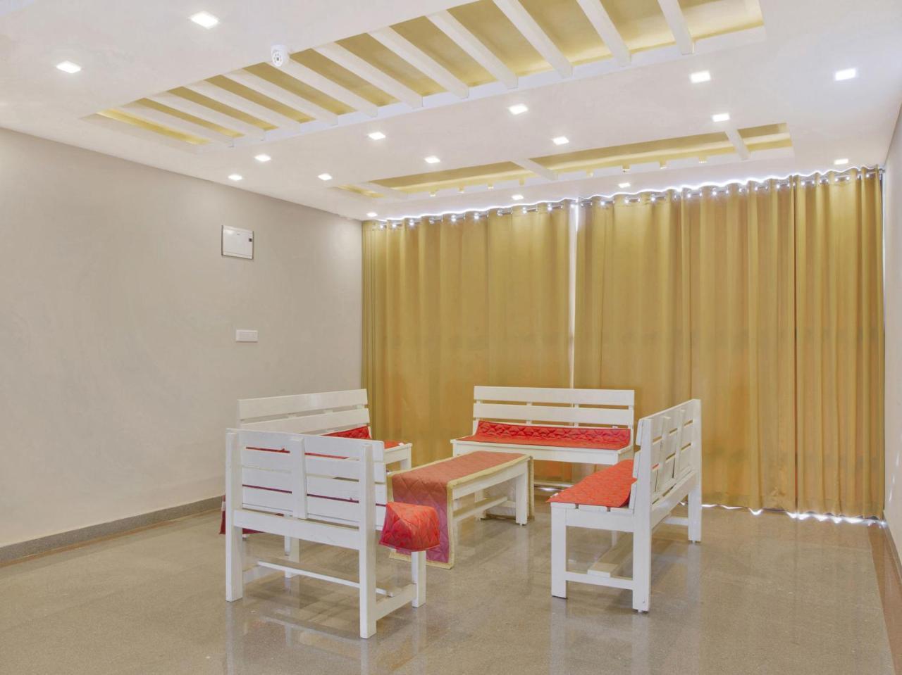 Hotel Oyo 11959 Seven Olives 3*