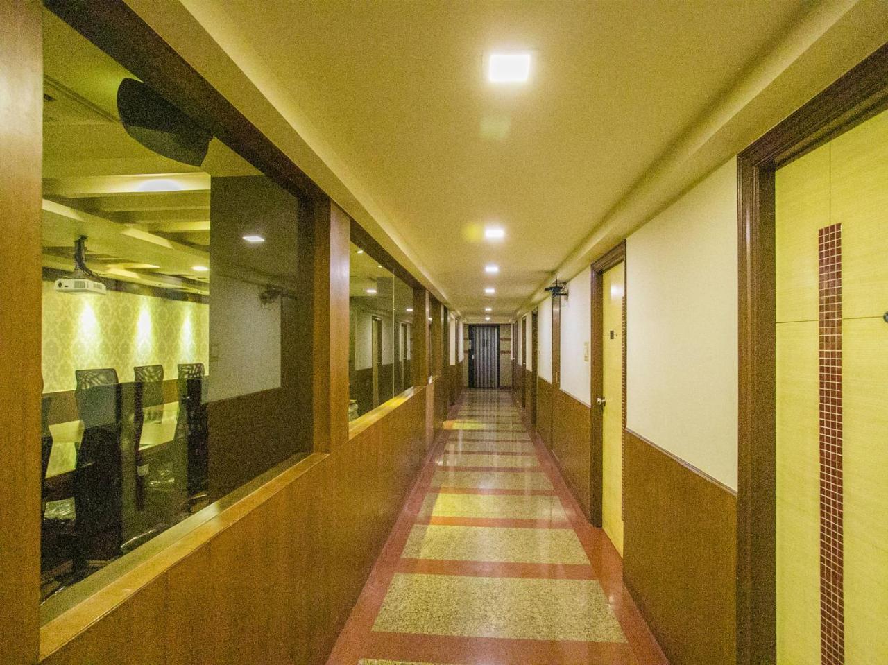 Hotel Oyo 16557 Sri Krishna International 3*