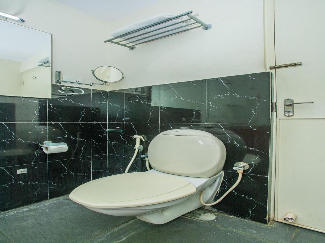 Oyo 18762 Vaishnavi Residency Hotel 3*
