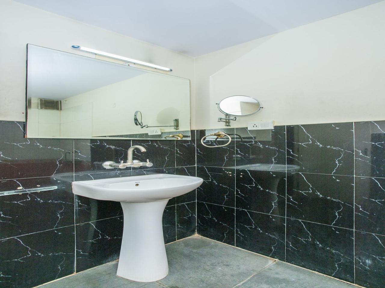 Hotel Oyo 18762 Vaishnavi Residency 3*