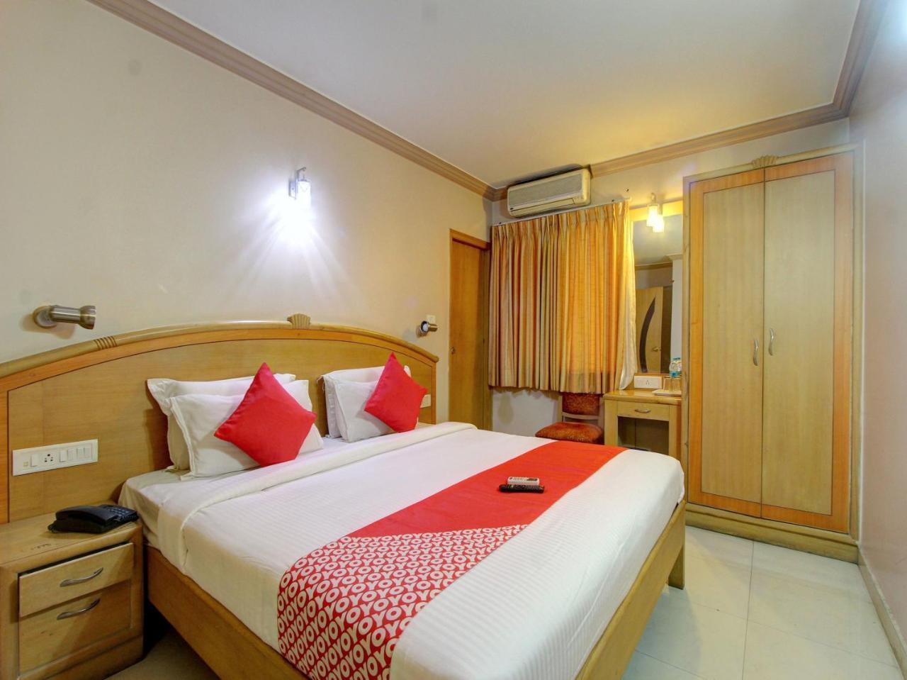Oyo 15781 Shree Adiga Residency Pensão 3*